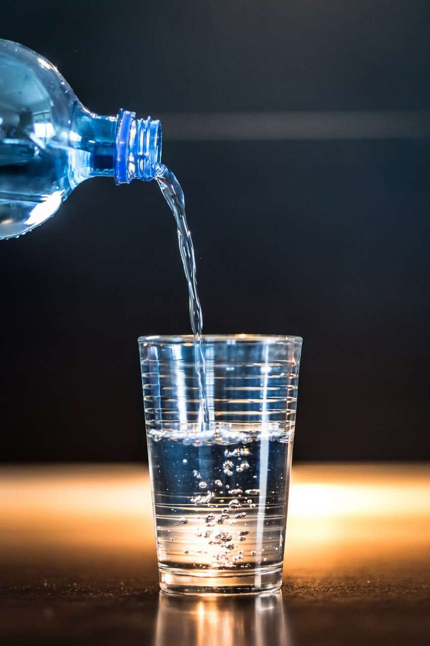 La importancia de una hidratacion adecuada y el consumo de agua segura