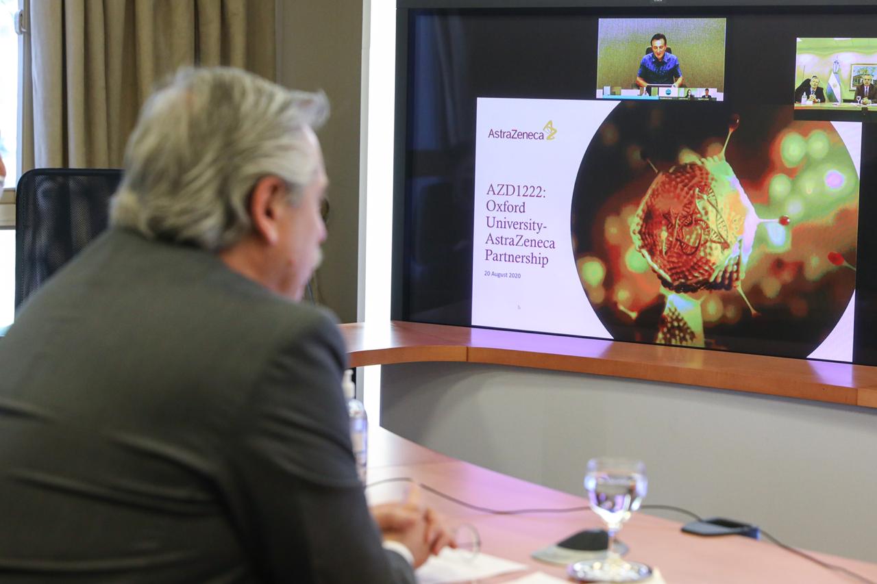 El presidente durante la conferencia con Pascual Soriot.