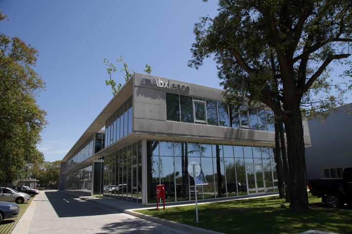 El edificio fue diseñado para aprovechar la luz natural. (mAbxience)