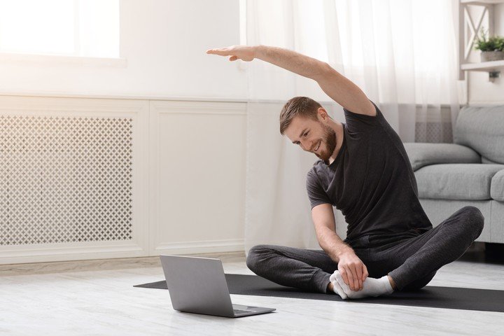 Ejercicio fisico y/o yoga incrementan el bienestar.