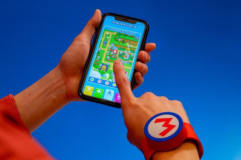 Los visitantes podran jugar con una especie de brazalete, el “Power-Up Band” con el que golpearan los bloques, recolectaran monedas virtuales y haran que Super Mario llegue “al mundo real”.