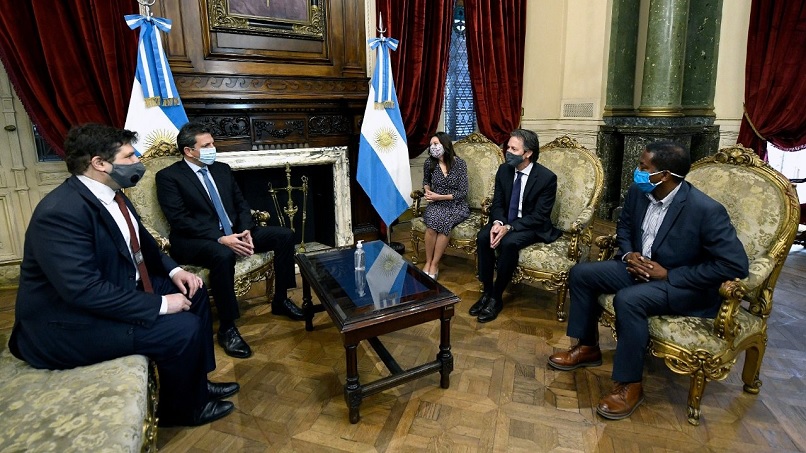 Un miembro del FMI que se reunio con Martin Guzman y Sergio Massa dio positivo de Covid-19
