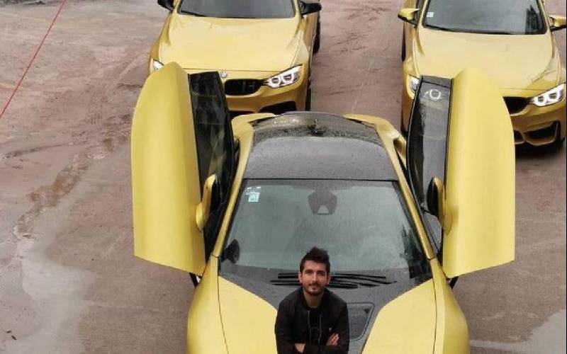 Vendio sus autos de lujo para comprar tanques de oxigeno a los enfermos de coronavirus