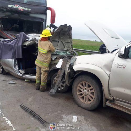 San Luis: choque en cadena deja 3 muertos en autopista