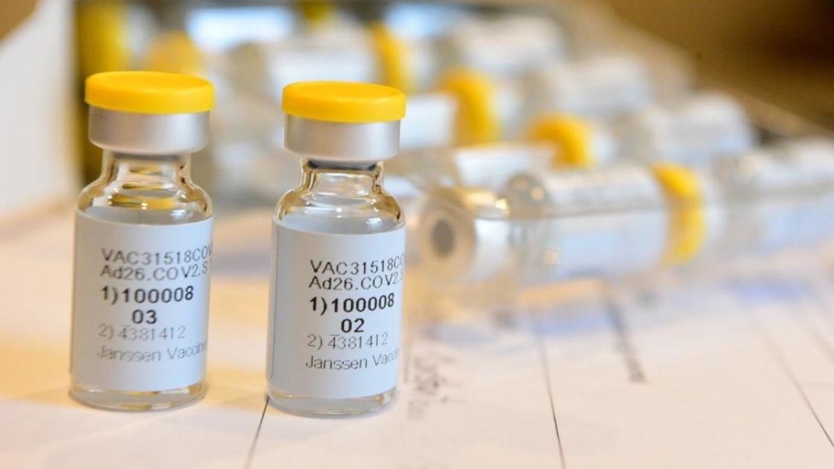 Archivo - Vacuna de Janssen contra la COVID-19 de una sola dosis Salud destina 35.000 euros a la contratacion de la logistica para la distribucion de la vacuna Janssen