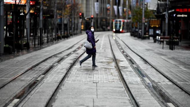 Una calle practicamente vacia en el distrito financiero de Sidney (Australia), durante el confinamiento estricto de 14 dias decretado en la ciudad por un rebrote de covid-19.