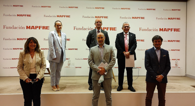 Varios expertos han dado su vision en la la I Jornadas Salud Digital: Salud Visual y Pantallas, como la doctora Monica Lovera Rivas, oftalmologa del centro medico MAPFRE de Nuñez de Balboa; Jorge Flores, director de PantallasAmigas; Lluis Bielsa, optico-optometrista, vicepresidente de la asociacion Vision y Vida y vicepresidente del Colegio Oficial de Ópticos-optometristas de Cataluña; o Elisenda Ibañez, optico-optometrista y coordinadora de Vision y Vida.