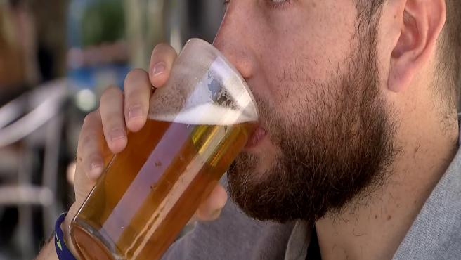 Un estudio establece en una o dos cervezas diarias el consumo moderado saludable
