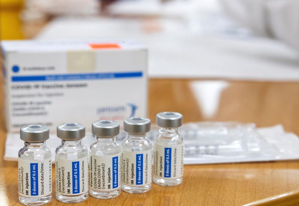 Al contrario, la vacuna de la gripe es mas efectiva por la mañana. EFE