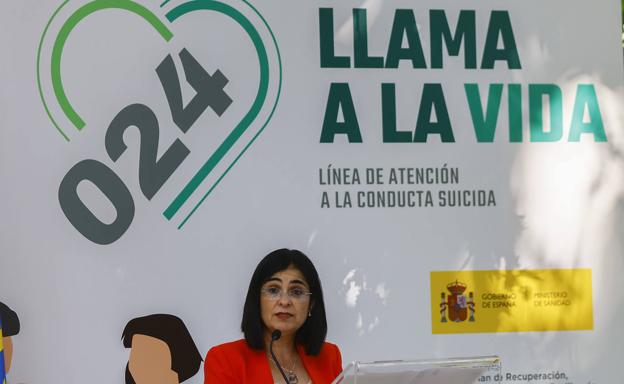 La ministra de Sanidad, durante la presentacion, en mayo pasado, del telefono 024 contra el suicidio. /EFE