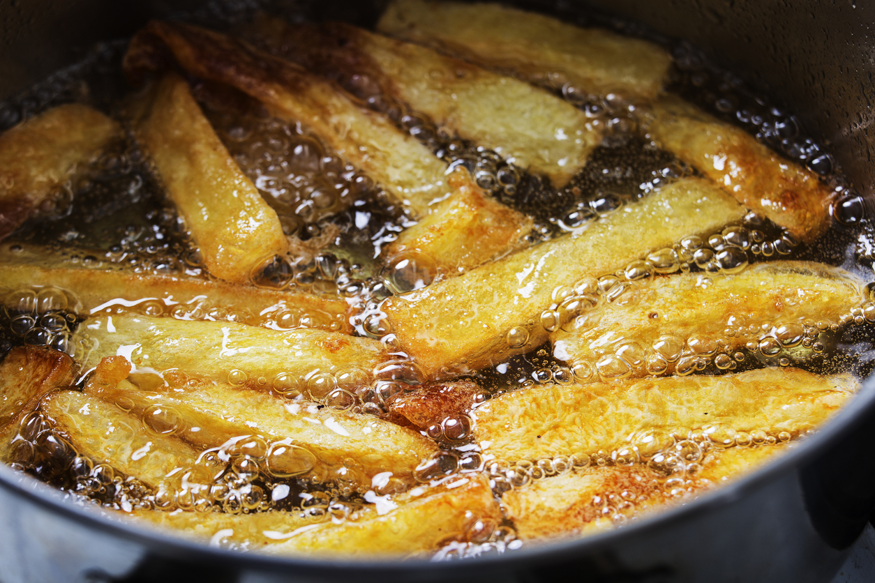 Reusar el aceite de cocina podria dañar de manera importante nuestra salud.