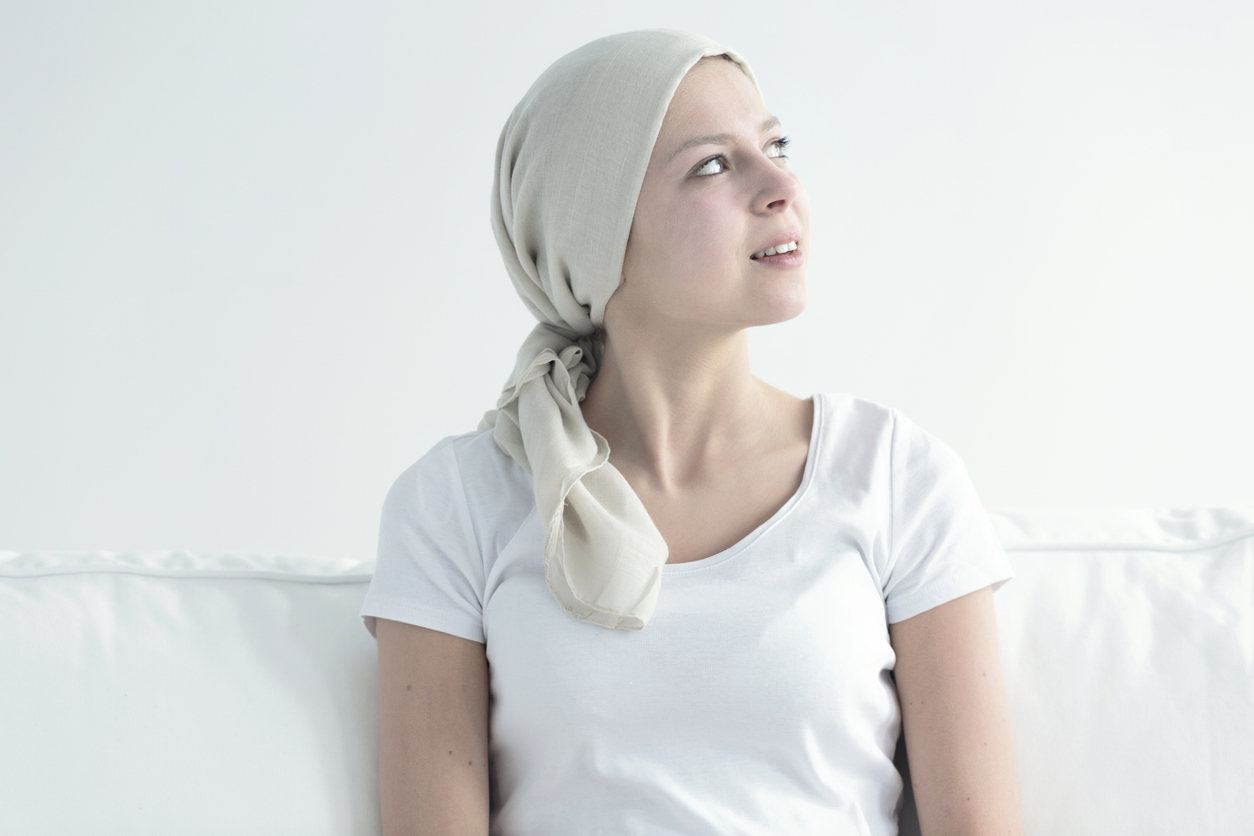 La mayoría de los efectos físicos que comúnmente se asocian con el cáncer son en realidad efectos adversos de la quimioterapia.
