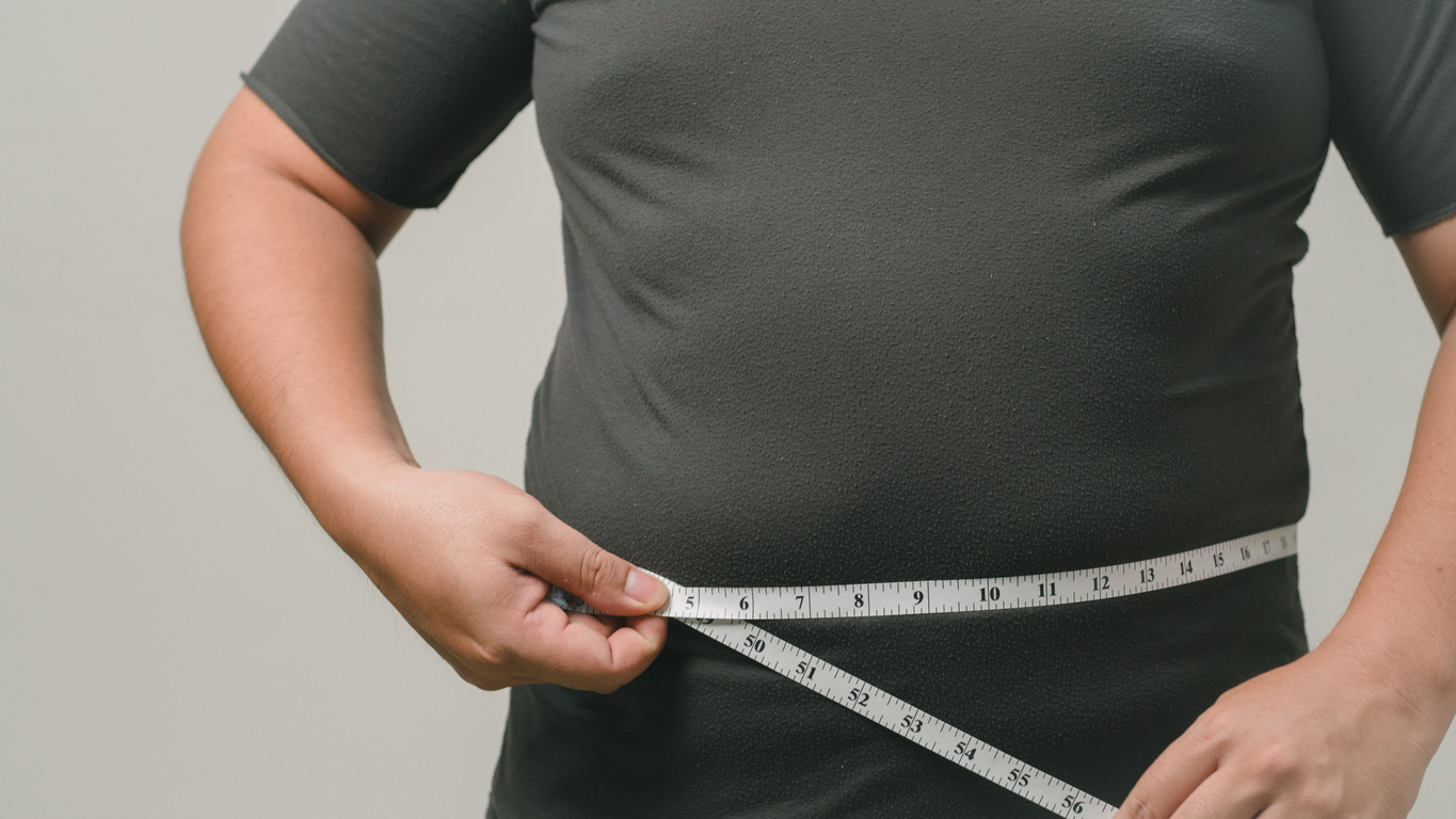 El sobrepeso y la obesidad son factores de riesgo para padecer hígado graso.