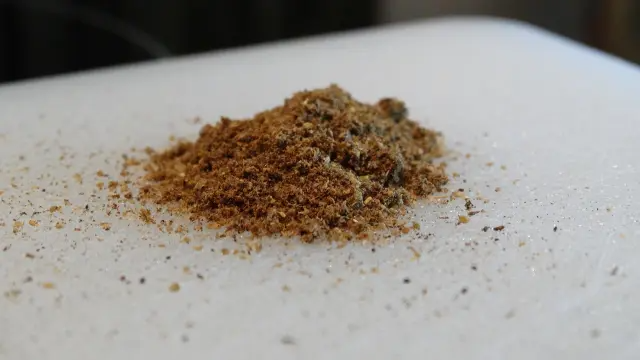 Se encuentra en muchas cocinas para condimentar nuestros platos y, sin embargo, no sabemos las propiedades que esta especia oriental puede proporcionarnos para combatir afecciones digestivas o bucales, entre otras.