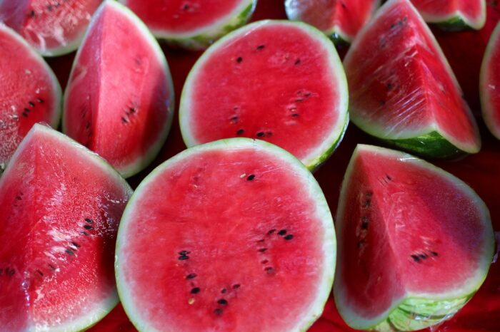 Oro rojo: la fruta que ayuda a prevenir el cáncer, regula la tensión arterial y facilita la digestión