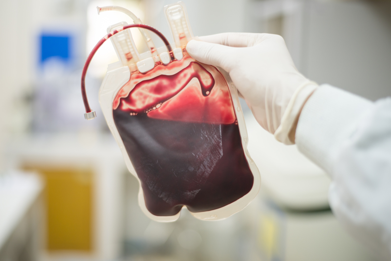 Un equipo de investigadores japoneses esta desarrollando sangre artificial que puede servir para receptores de todo grupo sanguineo.