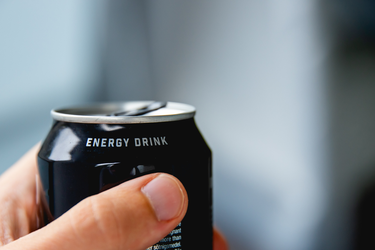 Las bebidas energéticas contienen muchos ingredientes que, en exceso, podrían resultar dañinos.