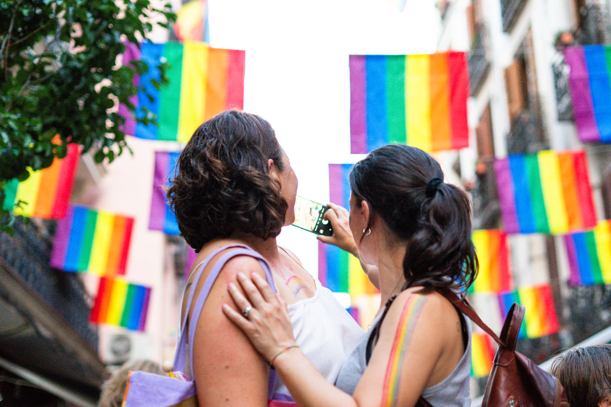 Las celebraciones como el Orgullo tienen un impacto positivo para la salud mental de las personas LGBTIQ+