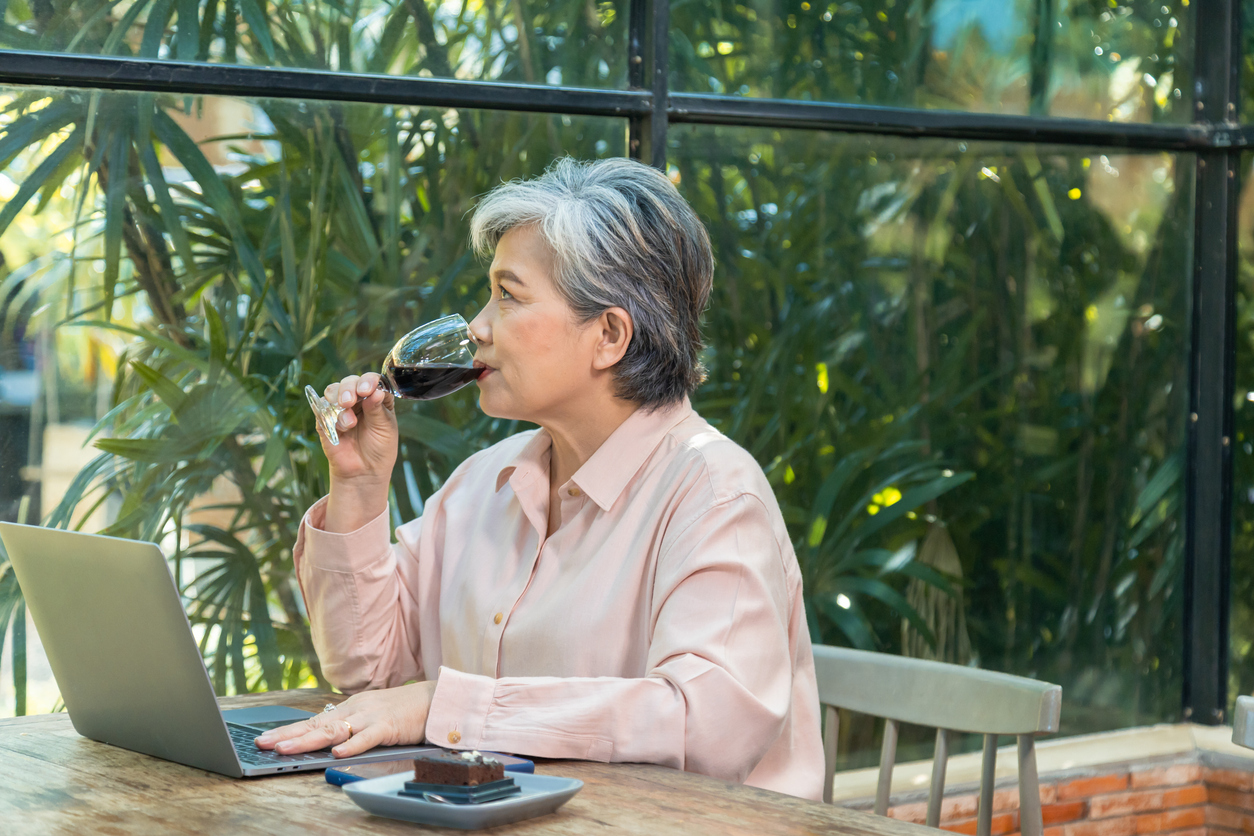 Además de mosto, las uvas deben comerse enteras a menudo, puesto que en la piel es donde se concentra la fibra, tan beneficiosa para la salud.