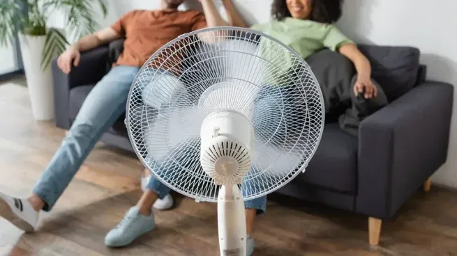 El ventilador es una de las soluciones más habituales del verano para combatir el calor.