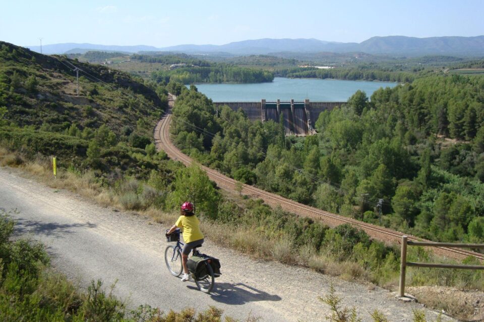 El cicloturismo gana terreno en España como alternativa sostenible y reposada de viajar: "La gente repite año tras año"